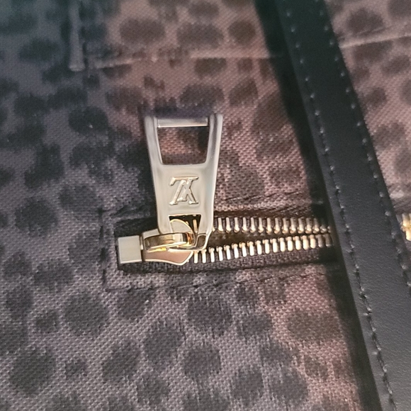 Louis Vuitton Wild At Heart Onthego GM Creme Giant Monogram Print Arizona Bag - Picture 15 of 17